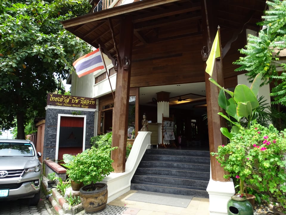 Lobby Thai House Beach Resort