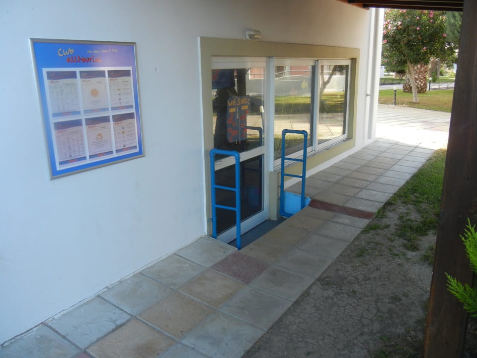 Kidsclub Eingang Corali Hotel