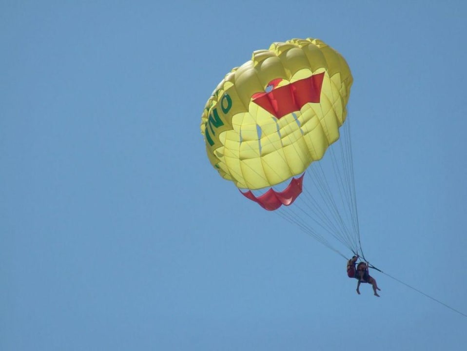 Parasailing Hotel Club Paradiso
