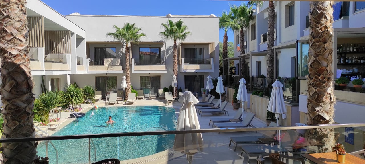 Pool Pefki Deluxe Residences