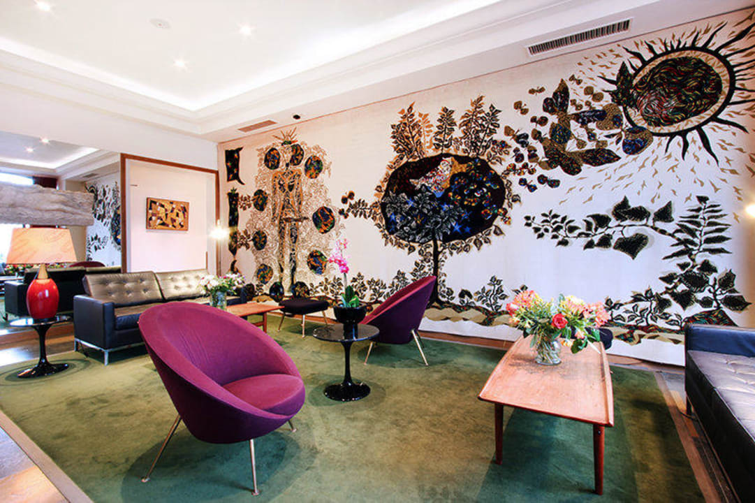 Salon d'accueil et tapisserie Lurçat 2 Hotel Residence du Vieux Port