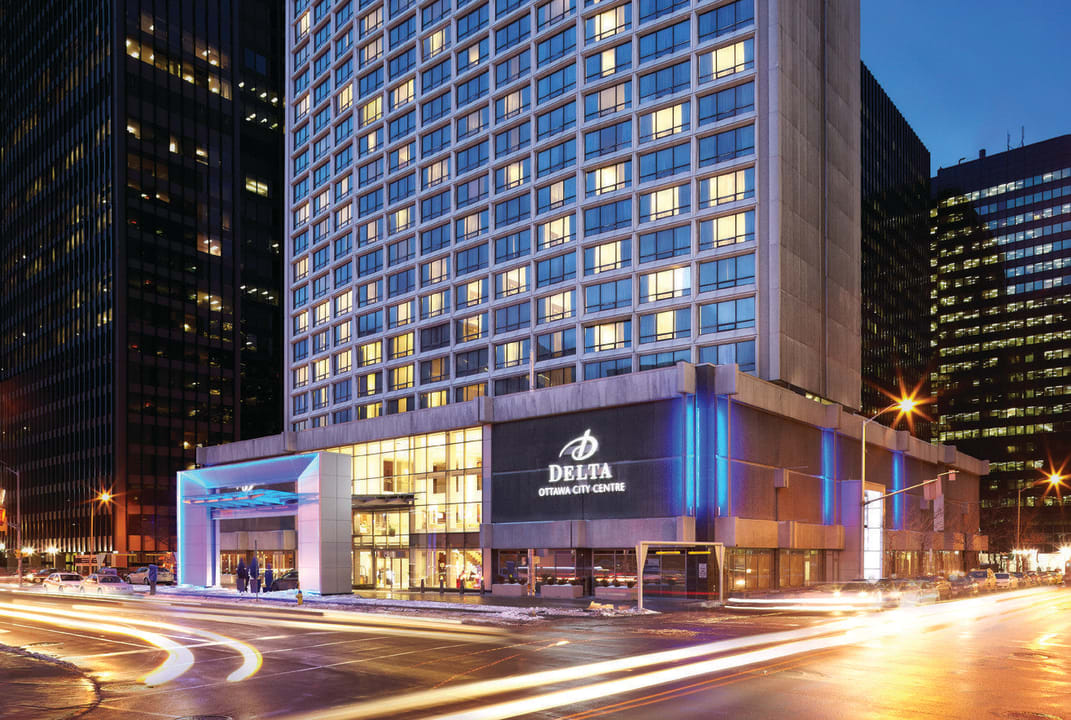 Delta Ottawa City Centre at Night Hotel Delta Ottawa City Centre