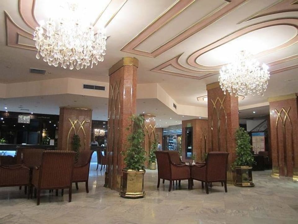 Der große Empfangsraum des Hotels Pyramisa Hotel Luxor
