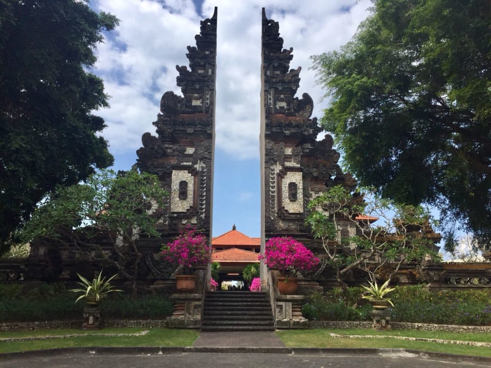 Außenansicht Nusa Dua Beach Hotel & Spa