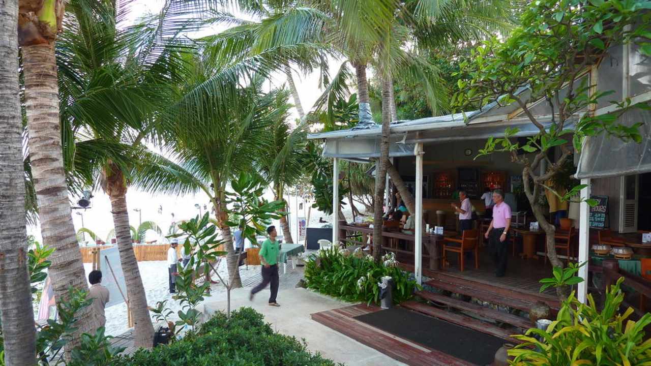 Frühstücken am Strand Banana Fan Sea Resort