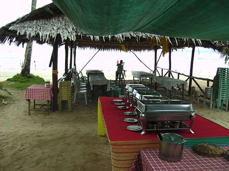 Das Buffet ist fertig für die Gäste Taraw Beach Cottages