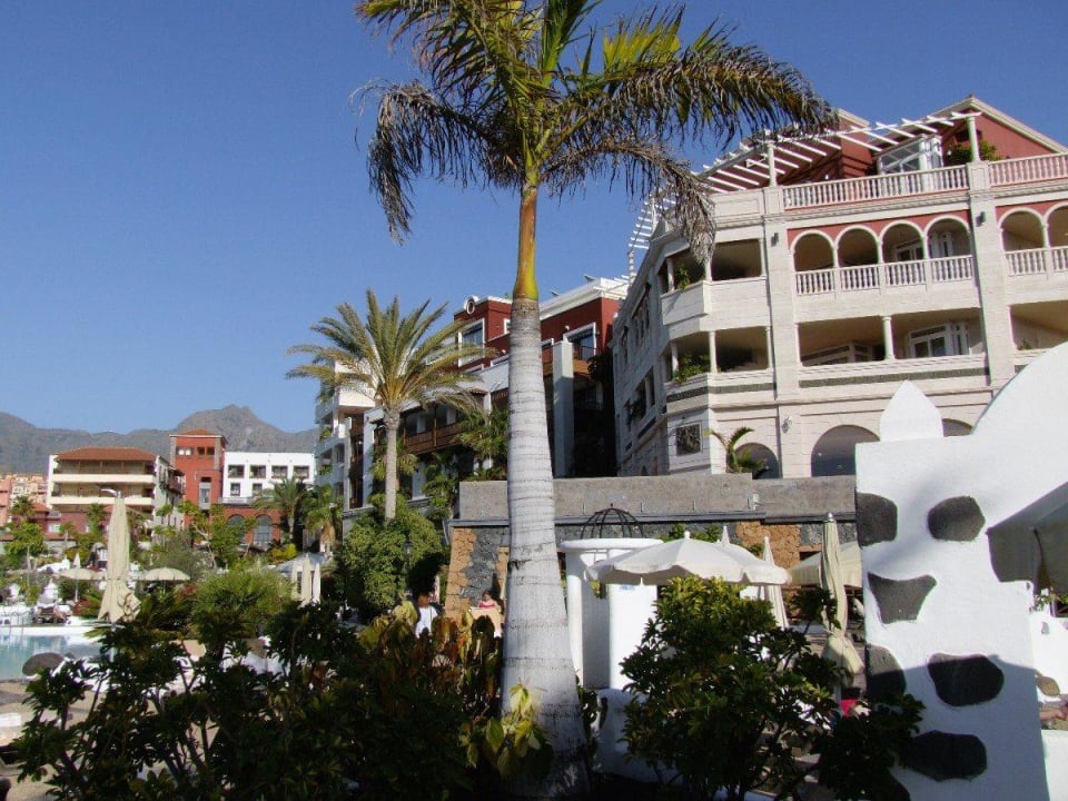 Liegebereich bei der Poolanlage Gran Tacande Wellness & Relax Costa Adeje