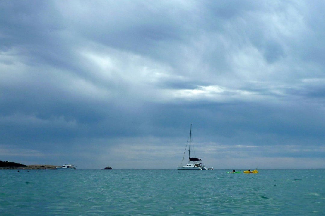 Strand am Meer gegenüber Hotel Serrano Palace