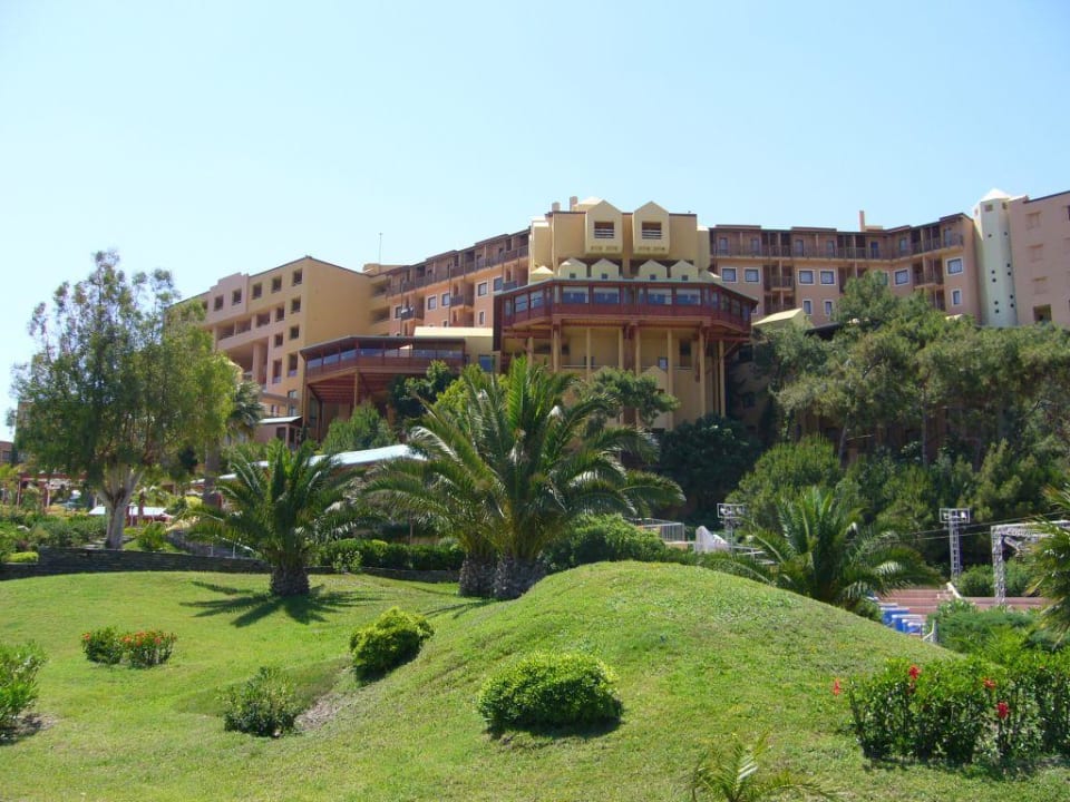 Hotelansicht vom Garten aus ROBINSON SARIGERME PARK