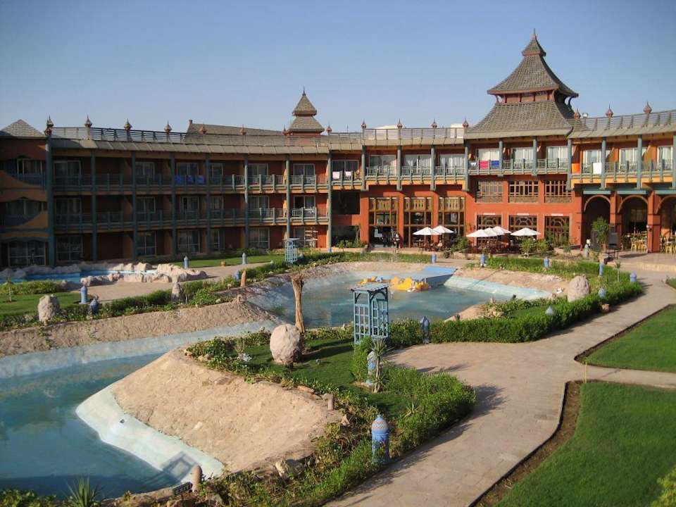Gartenanlage mit Wasserstrasse Dreams Beach Resort Marsa Alam