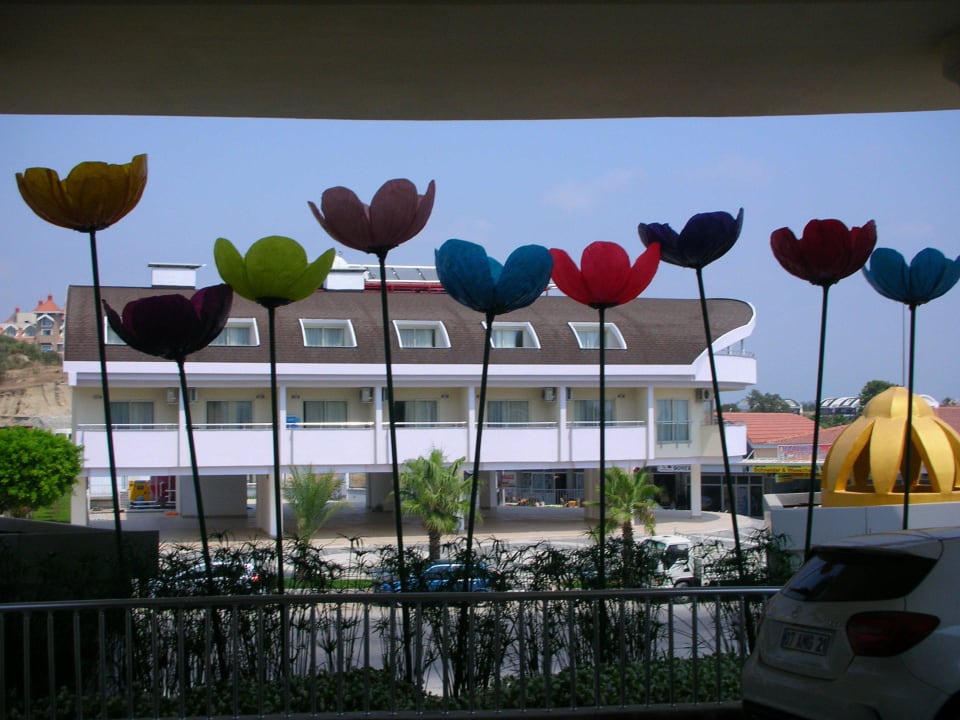 Vor dem Hotel mit Blick auf Apartments Side Alegria Hotel & Spa - Adults only +16