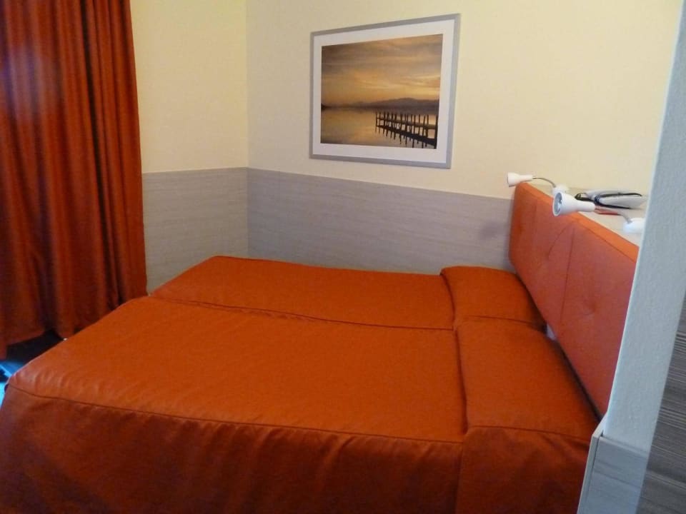 Bett mit Tagesdecke Hotel Sole