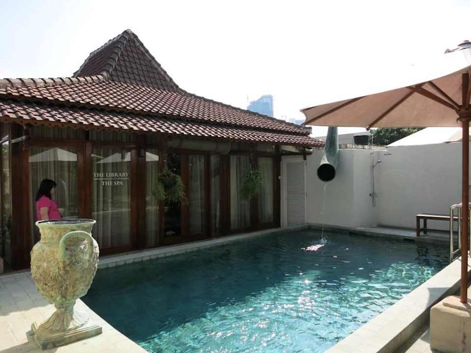 Pool und Massagehaus The Settlement Hotel