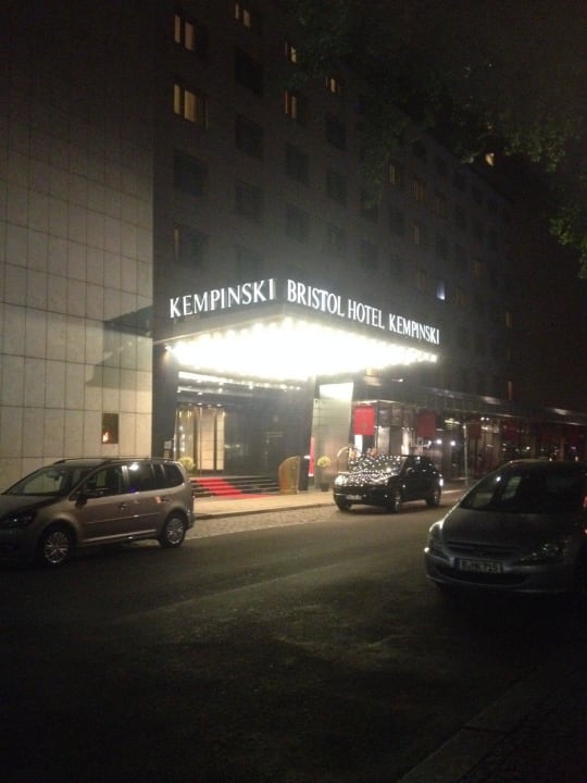 Eingang Hotel Bristol Berlin