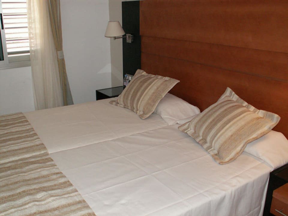 Schlafzimmer HL Miraflor Suites Hotel