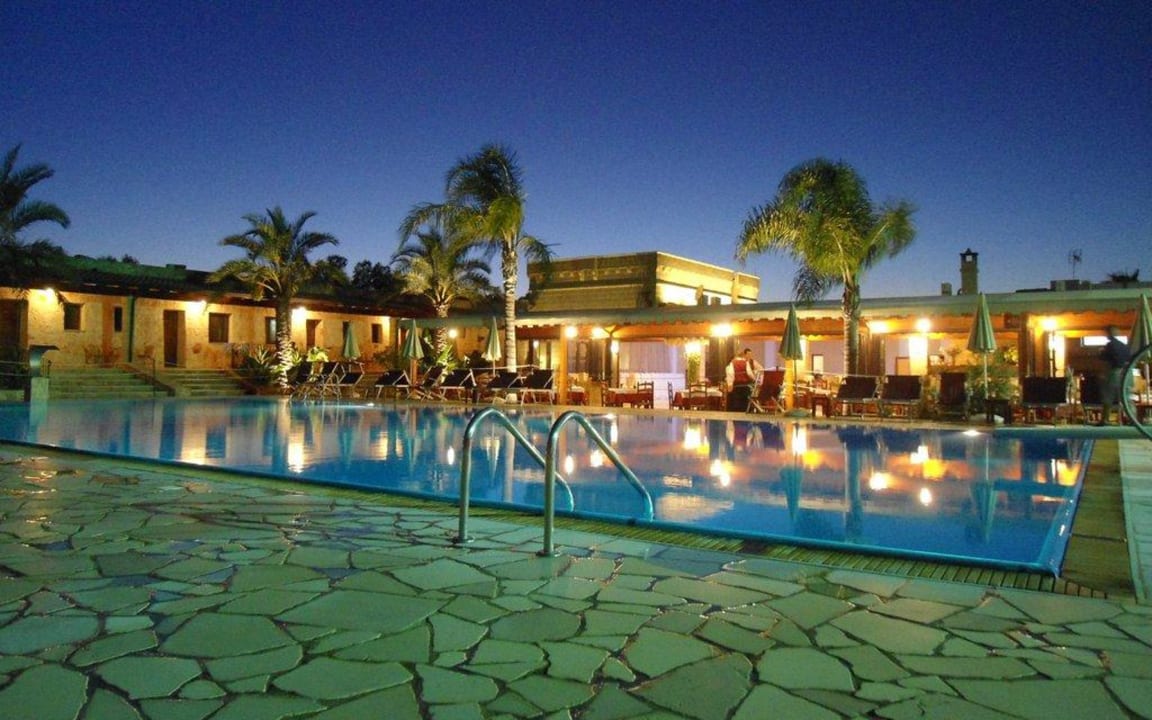Hotel Masseria Le Pajare vista piscina notturna Hotel Masseria Le Pajare