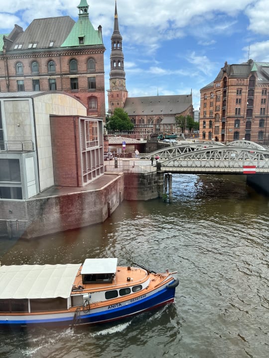 Ausblick AMERON Hamburg Hotel Speicherstadt