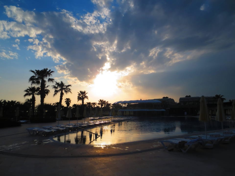 Hotelpool am Abend VONRESORT Golden Coast