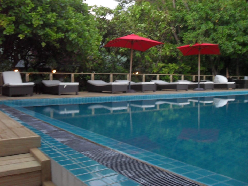 Бассейн Eri Maldives