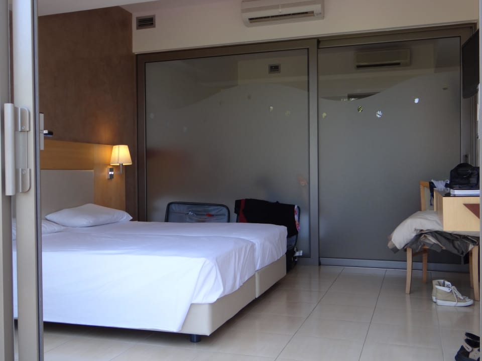 Familenzimmer, Trennwand geschlossen Grand Hotel Holiday Resort