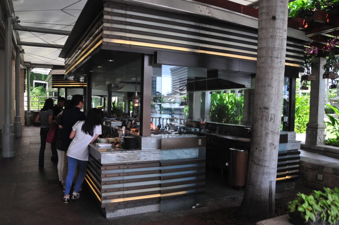 Aussenstation beim Frühstücksbüffet Hotel The Peninsula Bangkok
