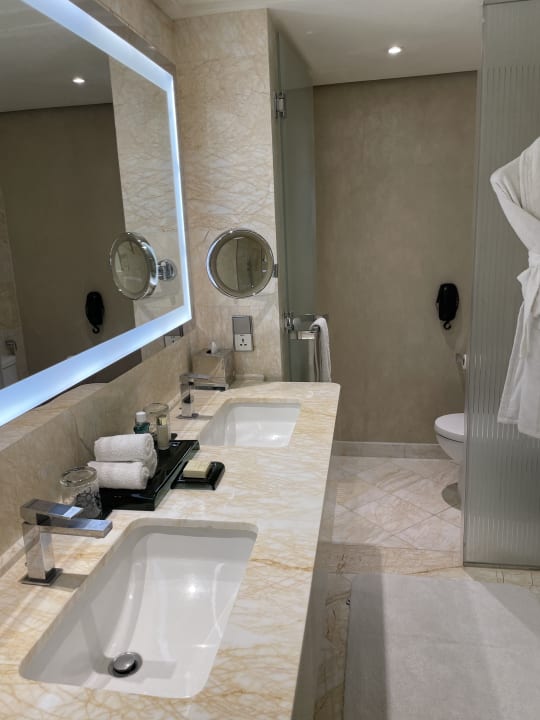 Zimmer The Ritz Carlton Bangalore