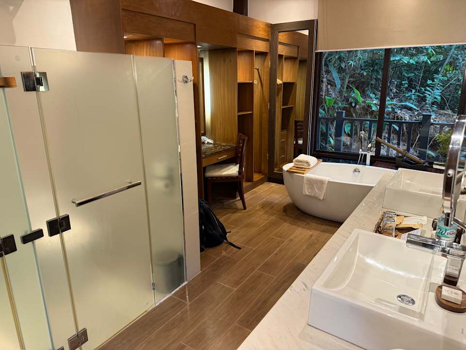 Zimmer Lihim Resorts