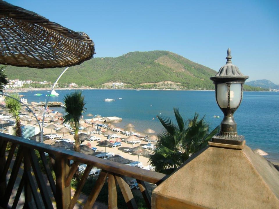 Blick von der Pool-Sonnenterrasse Hotel Gölmar Beach