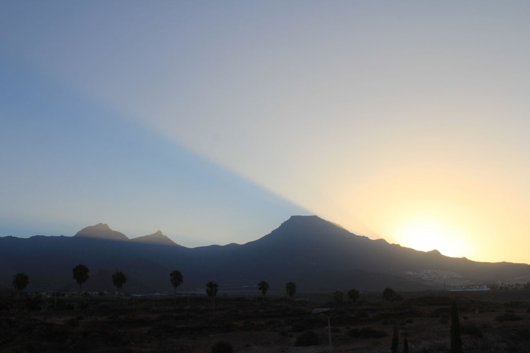 Sonnenaufgang über den Bergen HOVIMA Jardin Caleta