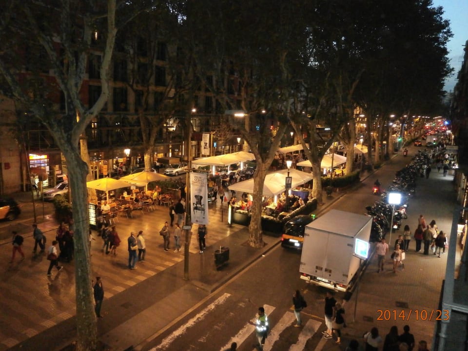 La Rambla bei Nacht vom Hotel Zimmer Hotel Fornos
