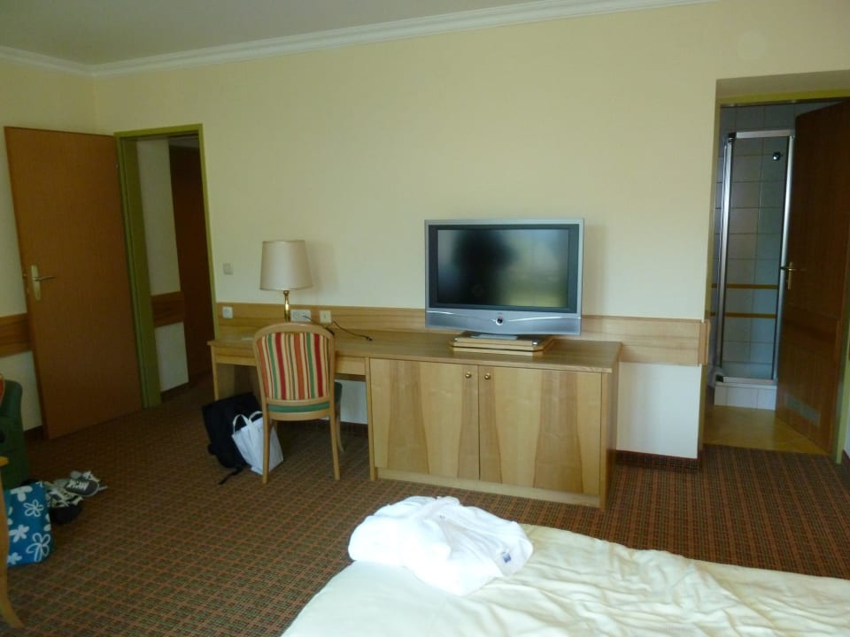 Schreibtisch, Sat-TV Hotel Österreichischer Hof