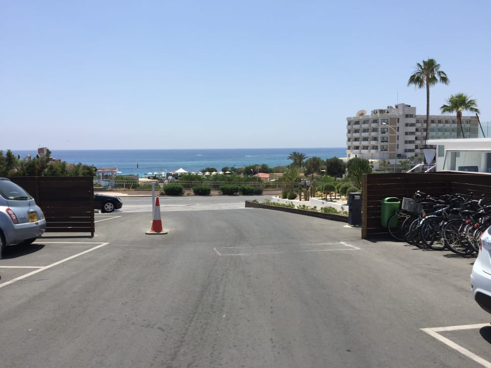 Ausblick Napa Mermaid Hotel & Suites