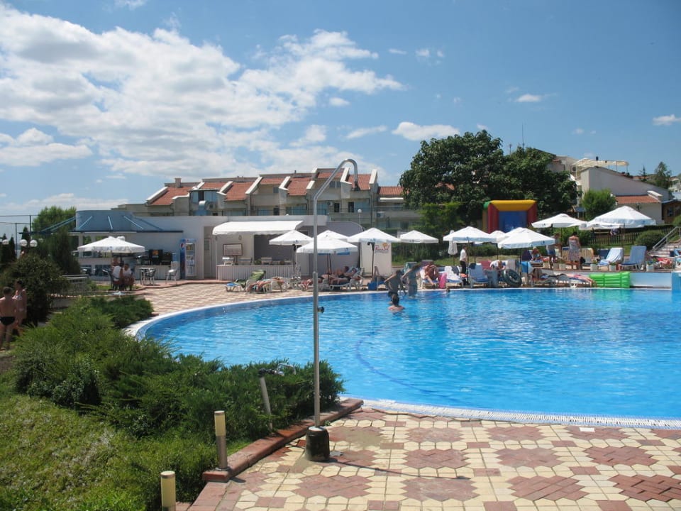 Poolbereich Hotel Sineva Beach