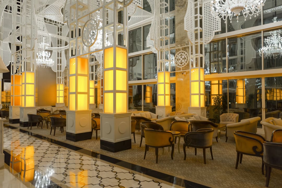 Lobby Well Palace Side