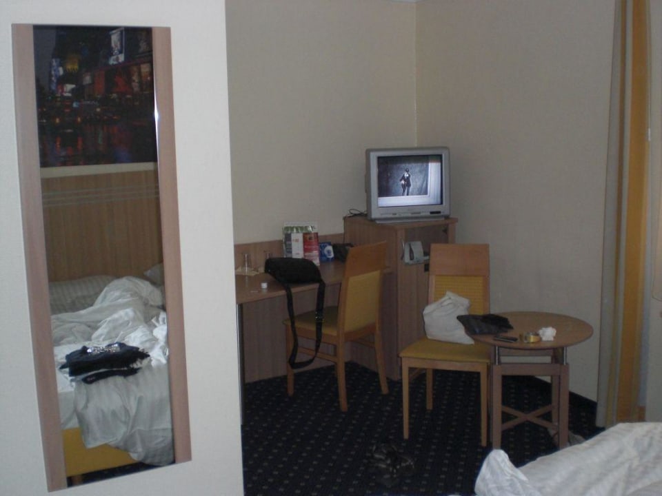 Doppelzimmer mit Fernseher Hotel Cult Frankfurt City