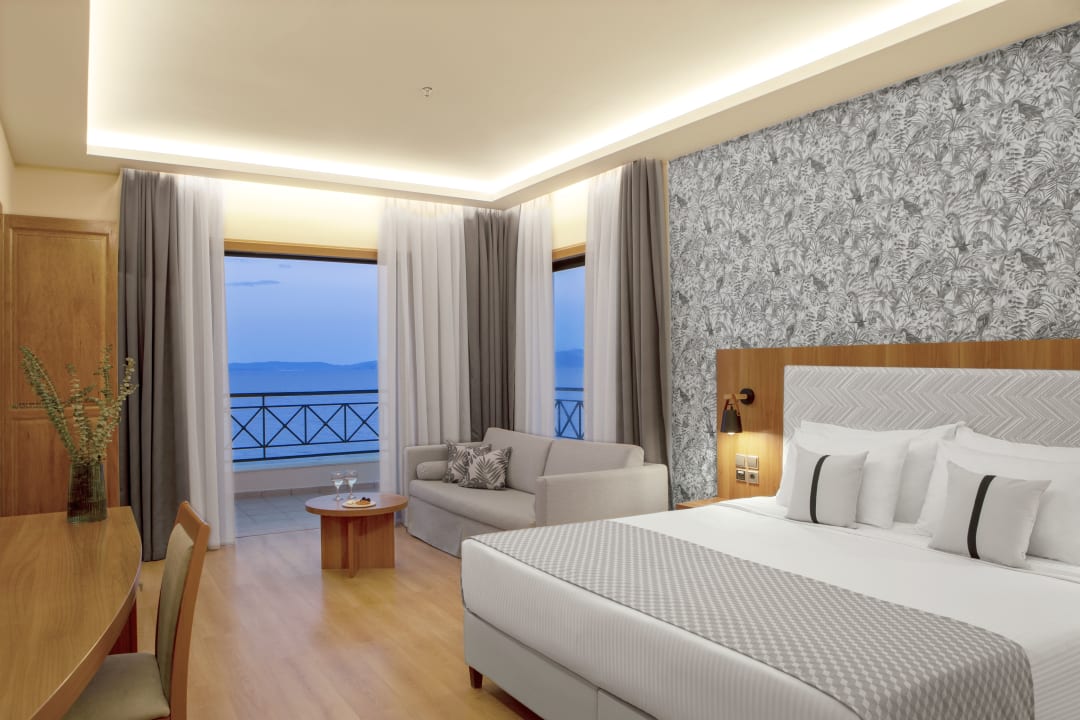 Zimmer Ramada by Wyndham Athens Attica Riviera