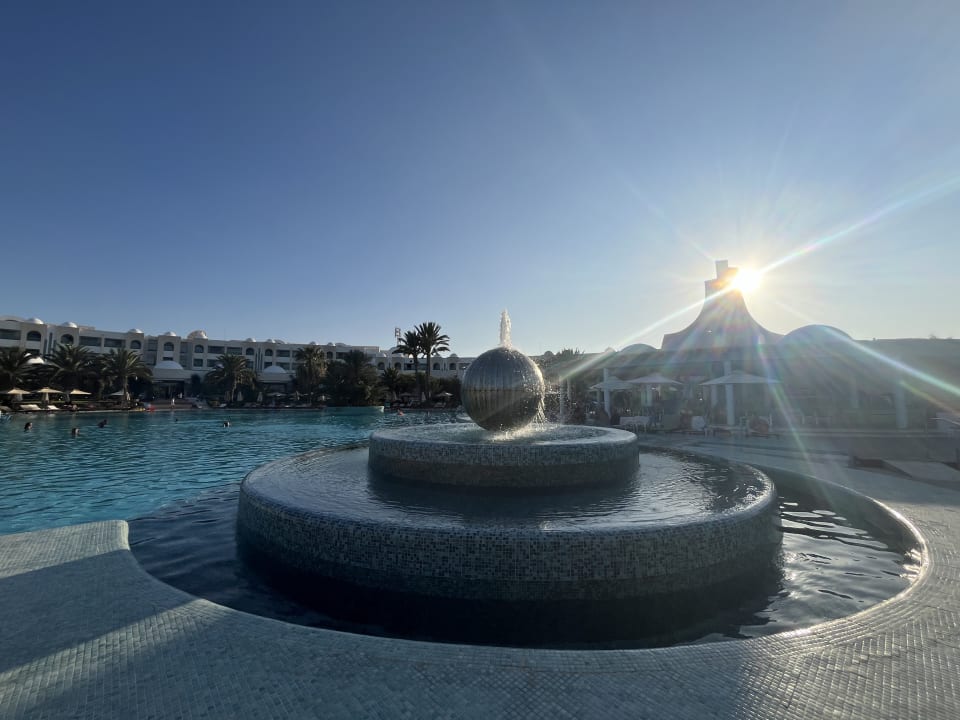 Pool Hotel Royal Garden Palace