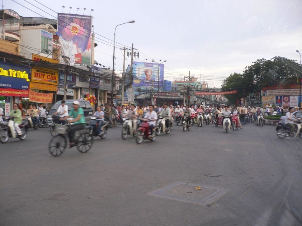 Verkehr vor dem Hotel Hotel Windsor Plaza