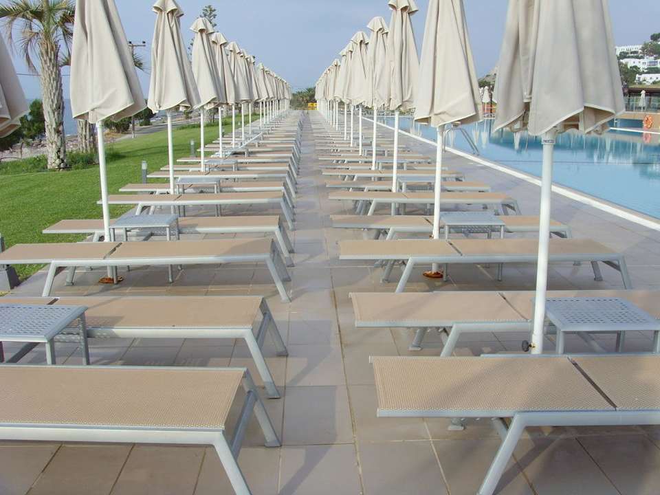 Liegen in Reih und Glied Atlantica Mikri Poli Kos