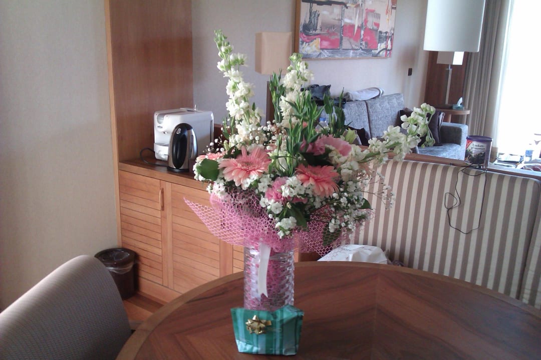 Schöner Blumengruß Gloria Serenity Resort