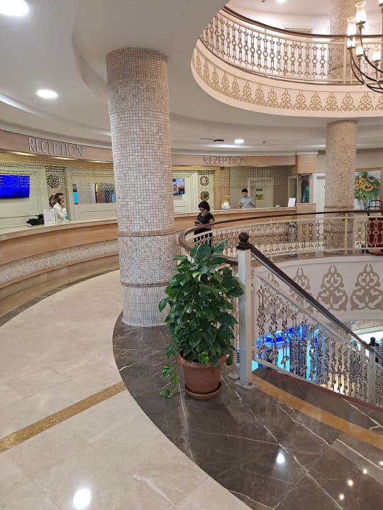 Lobby Alba Queen Hotel