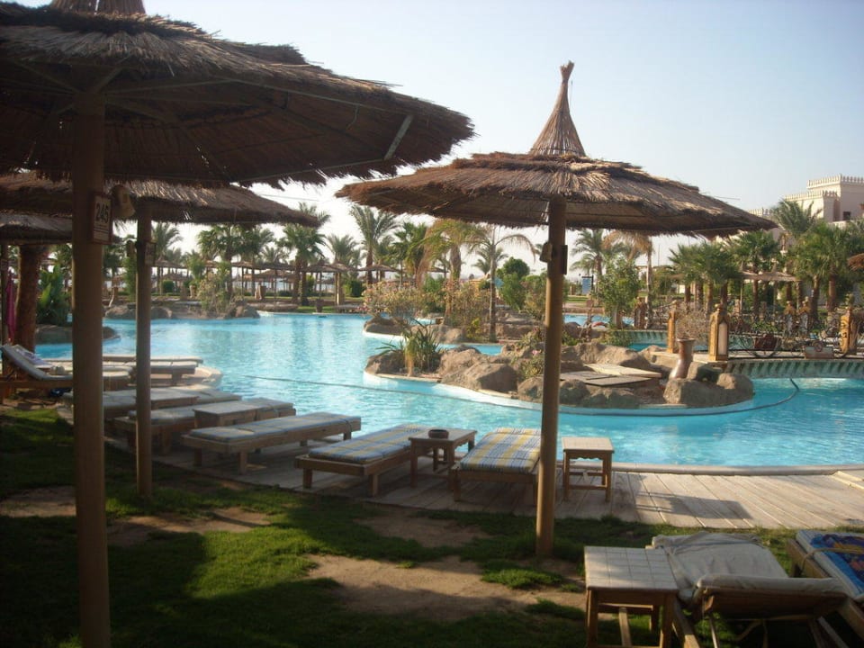 У бассейна Pickalbatros Palace Resort