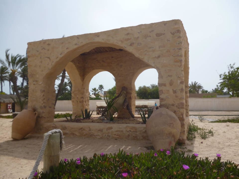 Ein Ruheplatz auf dem Weg zum Meer Djerba Sun Beach Hotel & Spa