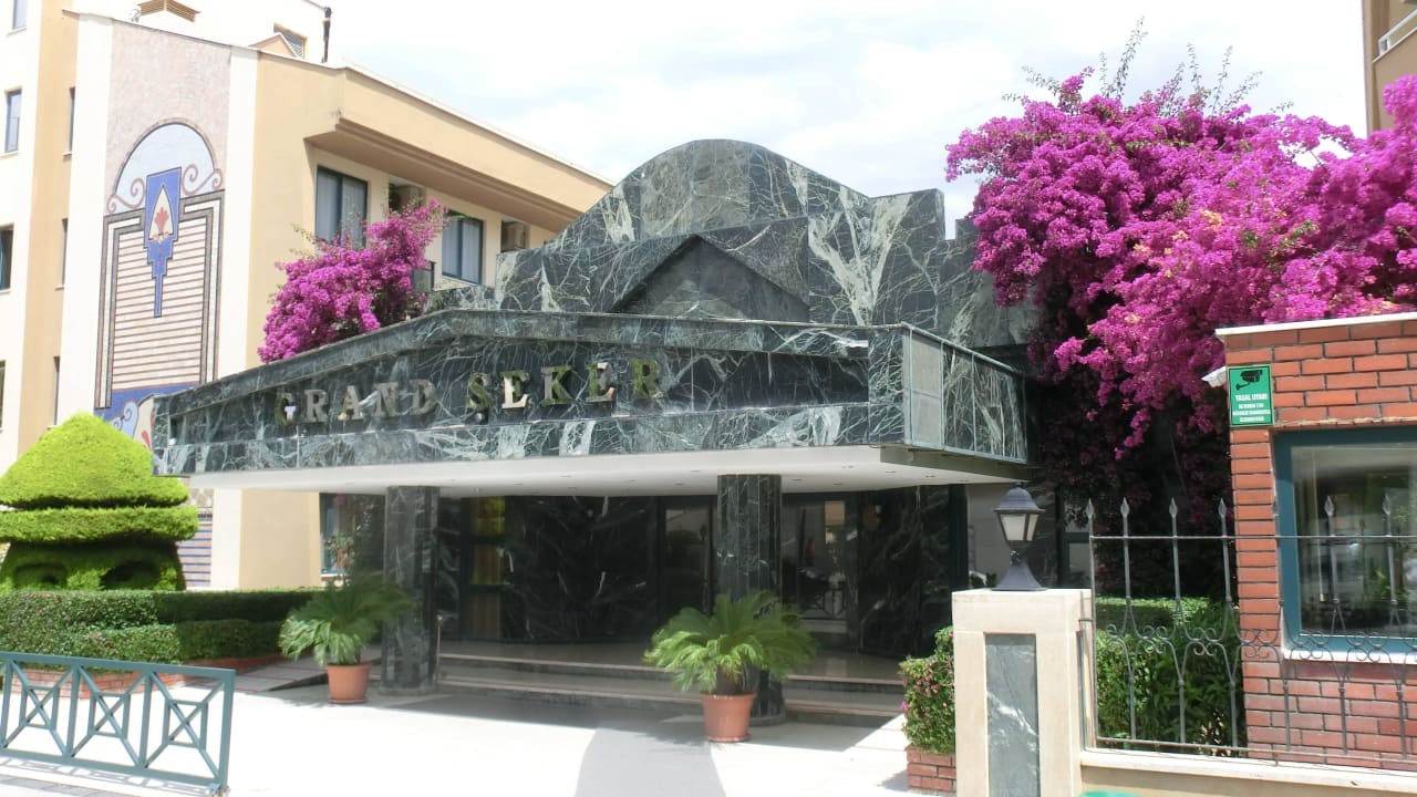 Eingang Grand Seker Hotel
