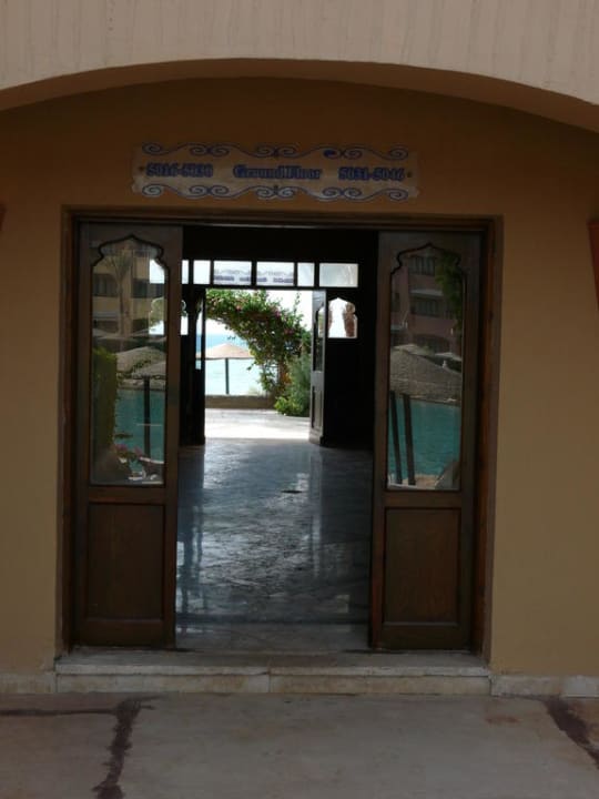 Korytarz prowadzący z laguny do morza Sunny Days El Palacio Resort & Spa