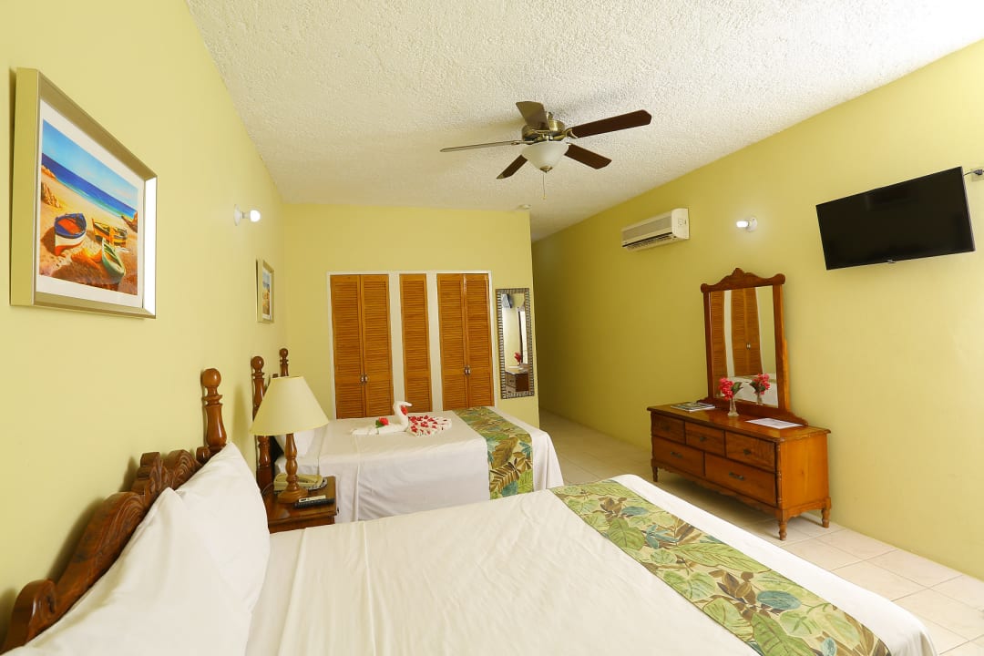 Zimmer Merril's Beach Resort III