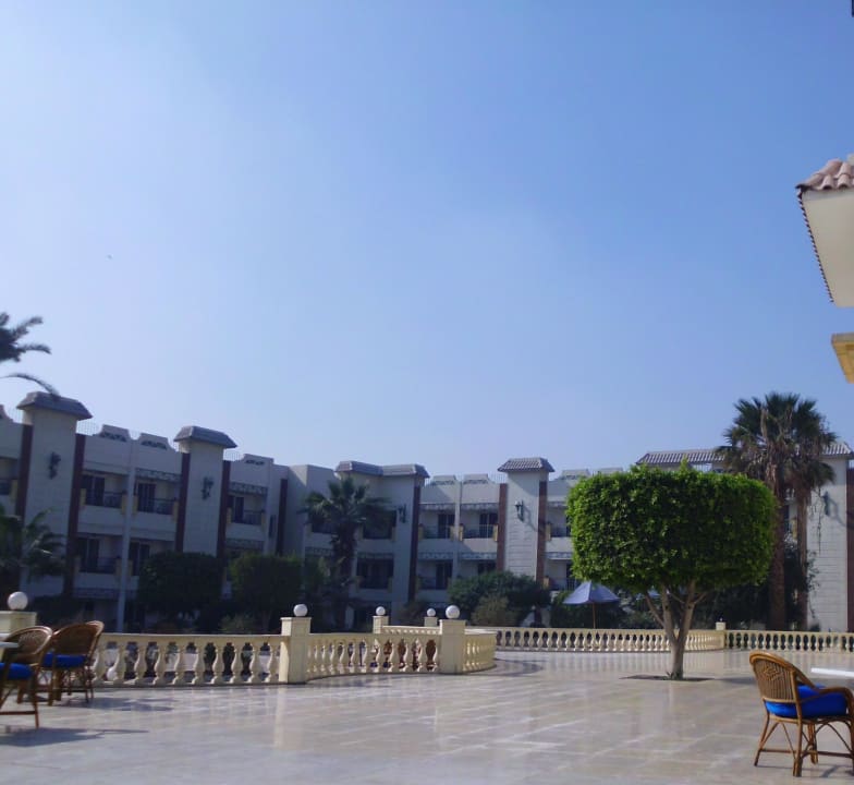 Terrasse des Speisesaals Hotel Cataract Pyramids Resort