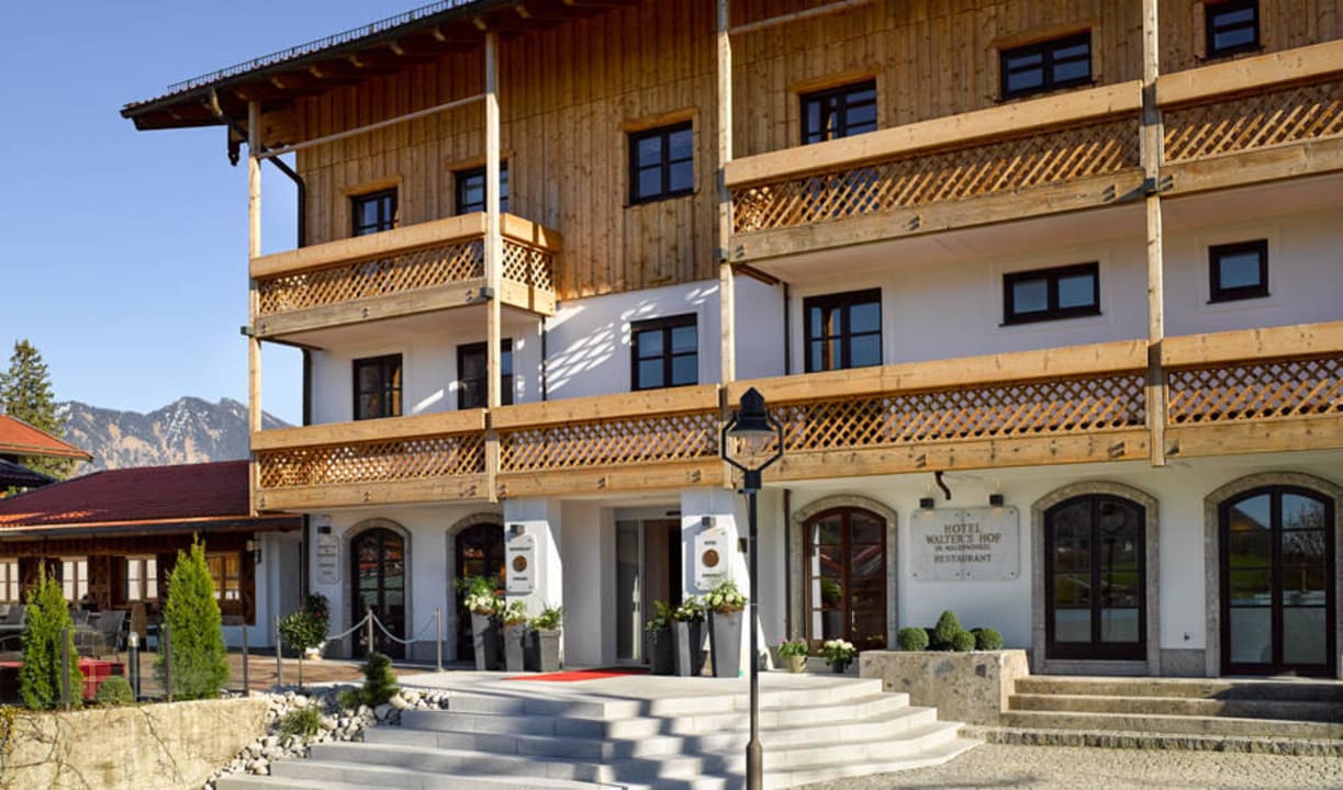 Eingangsportal Seehotel Waltershof im Malerwinkel