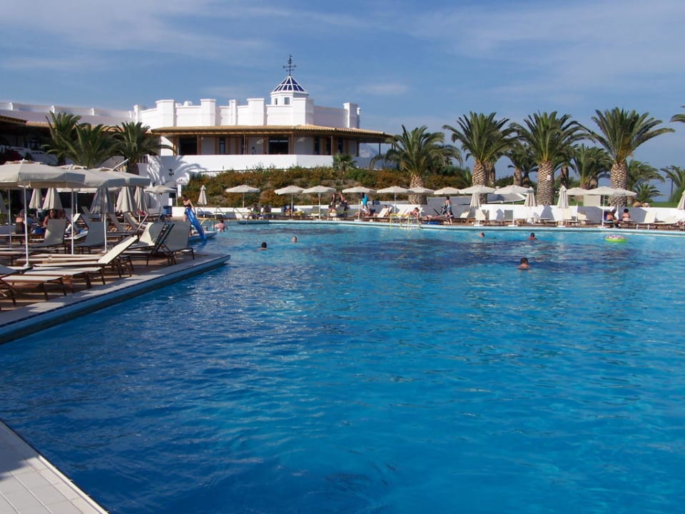 Poolanlage mit Liegen Lagas Aegean Village