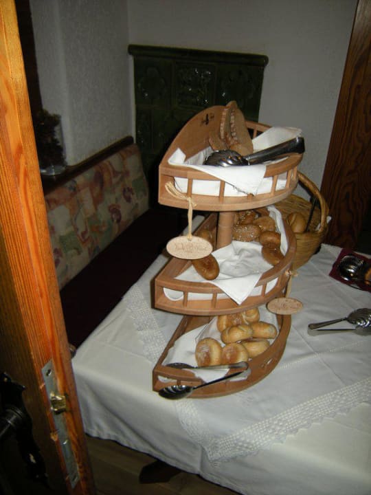 Brotangebot beim Frühstück Hohe Burg Alpengasthof